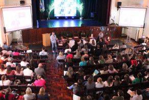 Congresso de Educação inicia com palestra de Guto Niche