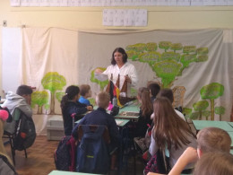 Turmas conversam com escritora ivotiense sobre imigração alemã