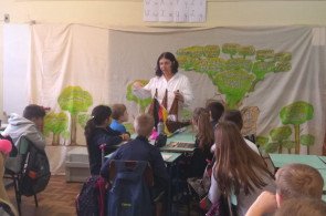 Turmas conversam com escritora ivotiense sobre imigração alemã