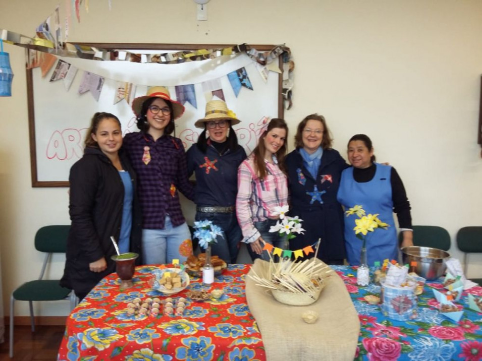 Confraternização marca comemorações juninas no Arraiá do Superiô