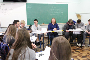 Alunos do 2º ano pesquisam e debatem sobre candidatos a presidência