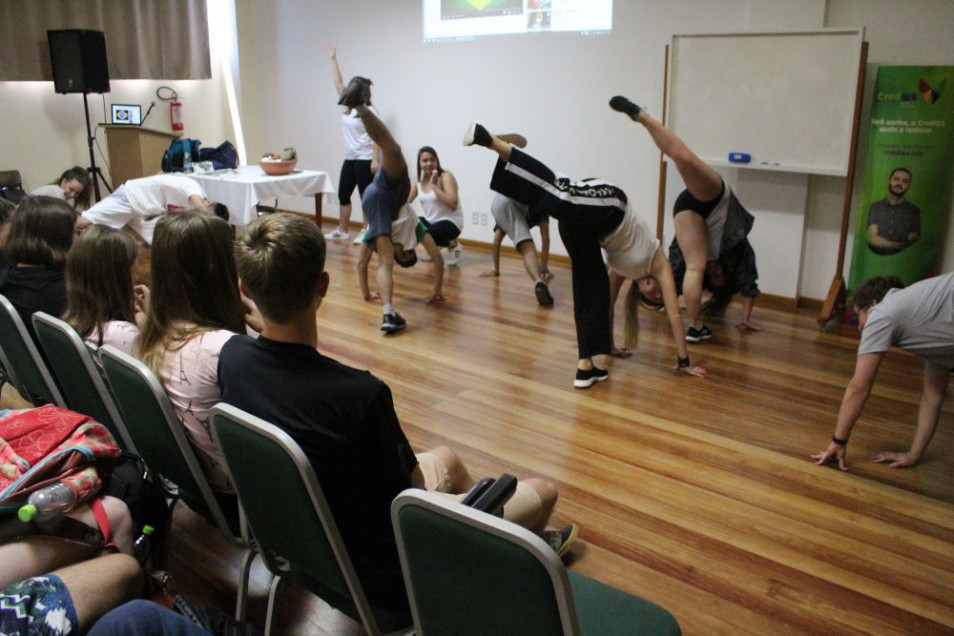 Mestre Xuxo participa de videoconferência com alunos do Curso Normal