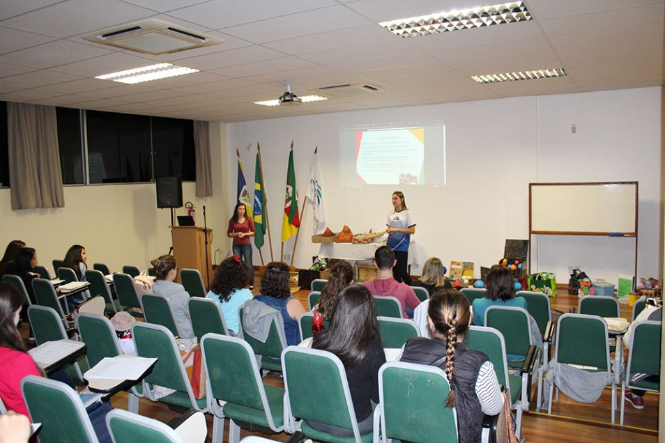 Após prática, alunos participam de seminário de Pré-Estágio