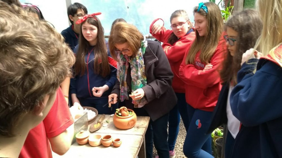 Instituto Ivoti recebe turma de Pelotas para visita no Herbário