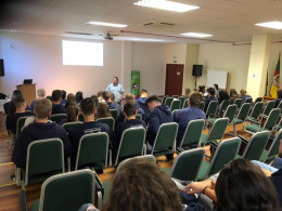 Turma do 3º ano da Mathias Schütz tem palestra no Instituto Ivoti