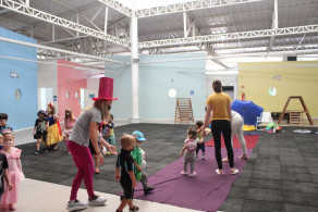 Crianças da Educação Infantil tem dia da fantasia na Colônia de Férias