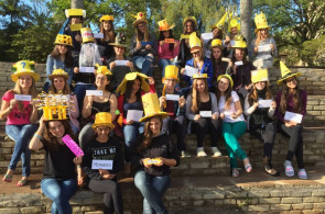 Turma produz chapéus inspirados em livro infantil