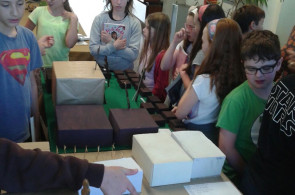 Alunos constroem maquetes de reduções jesuíticas