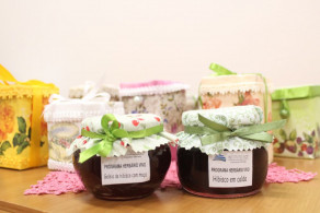 Turma do Herbário Vivo do Instituto Ivoti produz geleia e calda de Hibisco