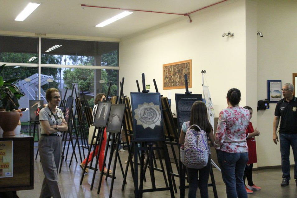 Instituto Ivoti recebe exposição fotográfica: O Silêncio é uma Arma