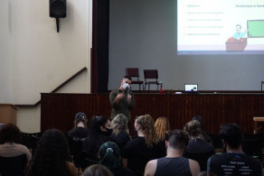 Turmas  participam de seminário sobre Educação Especial e Inclusiva