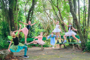 Alunas de dança realizam encerramento com gravação das coreografias