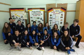 Instituto Ivoti recebe visita de alunos de Picada Café