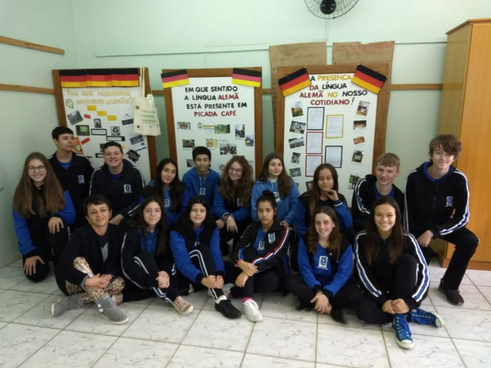 Instituto Ivoti recebe visita de alunos de Picada Café