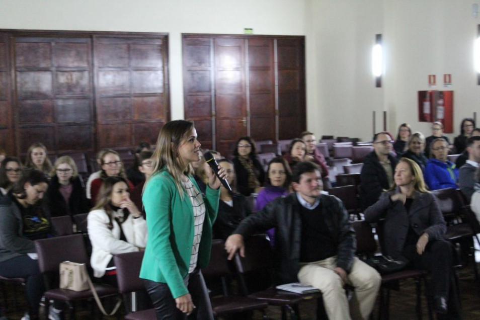 Disciplina positiva e vínculos foram tema do Ciclo Diálogos de terça