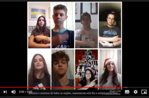 Turma do Curso Normal grava música natalina em Libras