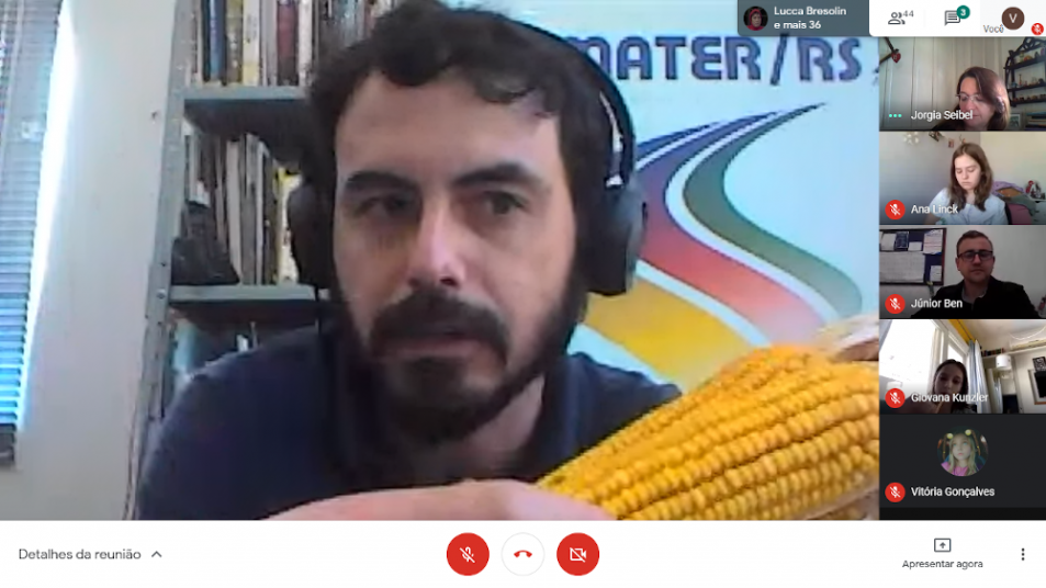 Deise Rott Turmas do 8º ano do Instituto Ivoti tem palestra com Agrônomo da Emater ...
