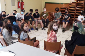 Turma de alemão recebe estudante que realizou intercâmbio na Alemanha