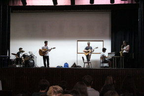 Turmas do NAI apresentam teatro na tarde de segunda-feira