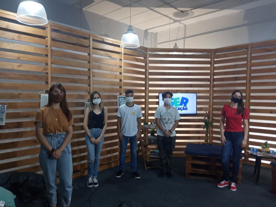 Estudantes do Instituto Ivoti participam de painel do projeto Ser Educação
