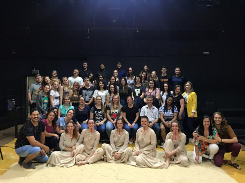 Peça teatral Filhas do Sal tem quatro ex-alunas no elenco