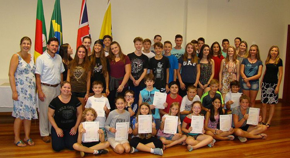 Estudantes recebem certificados de Proficiência em Língua Inglesa