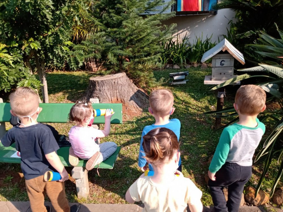Turma do Nível 2 realiza trabalhos sobre os bichos que circulam no jardim