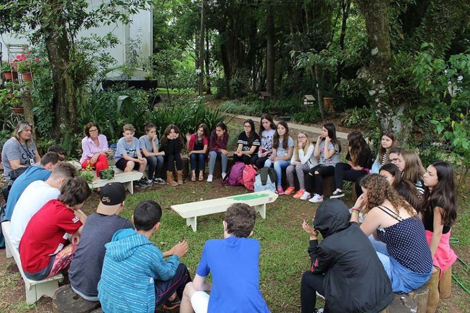 Turmas visitam Herbário para concluir estudo sobre o Reino das Plantas