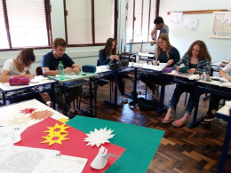 Turma prepara a Sala para a chegada do Natal