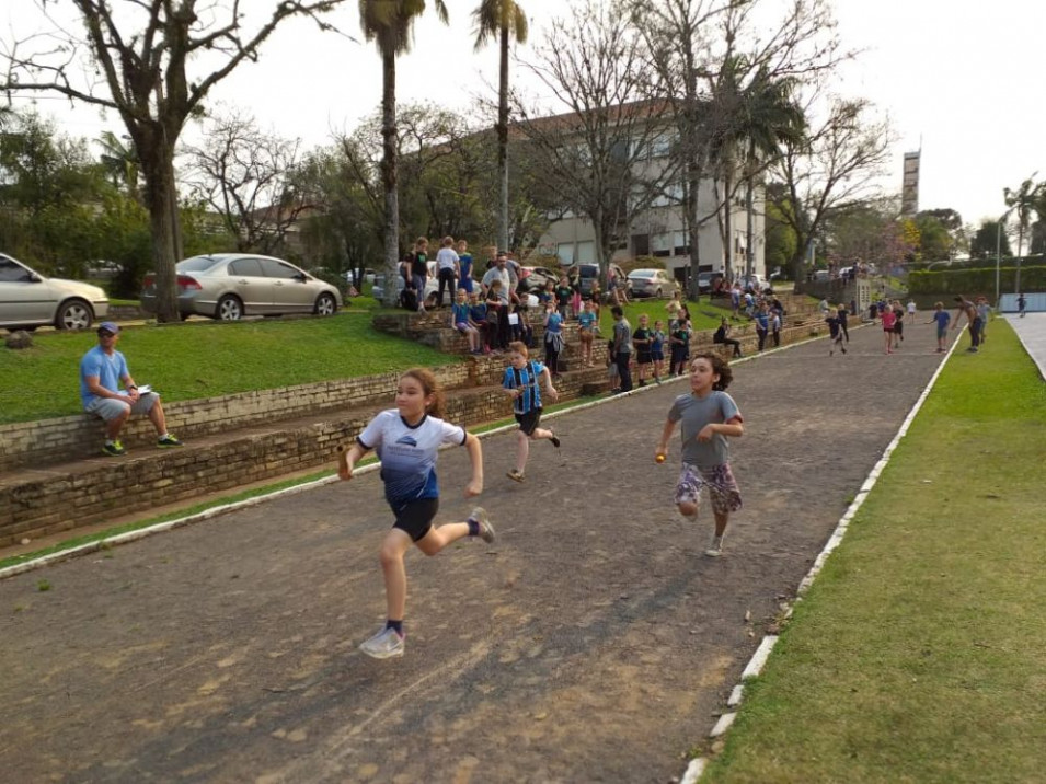 Atletas da instituição conquistam 25 medalhas no Municipal de Atletismo