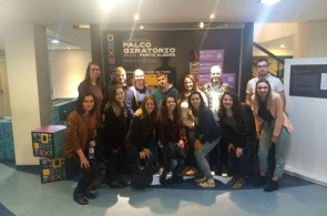 Acadêmicos do Ensino Superior assistem teatro no SESC