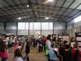 Turmas visitam Mostra de Iniciação Científica de escola Municipal