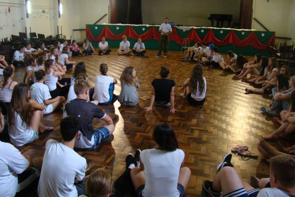 Turmas do IEI participam de oficina de capoeira