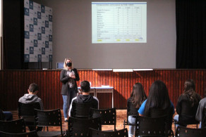 Instituto Ivoti recebe 9ºs anos para falar das propostas do Ensino Médio