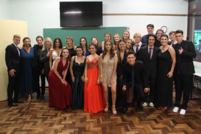 Cinquenta alunos concluíram o Ensino Médio na noite de sexta-feira