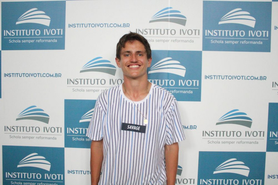 Aluno do Ensino Médio se destaca com MB em todas as disciplinas