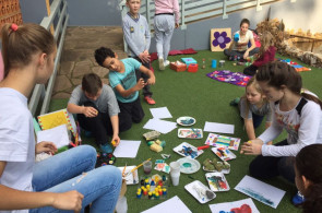 Turma do Curso Normal realizam atividade na APAE