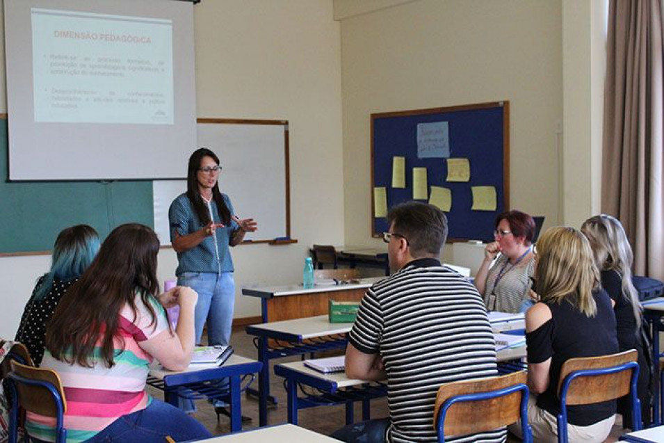 Instituto Ivoti atende equipe gestora e pedagógica de Entre Rios