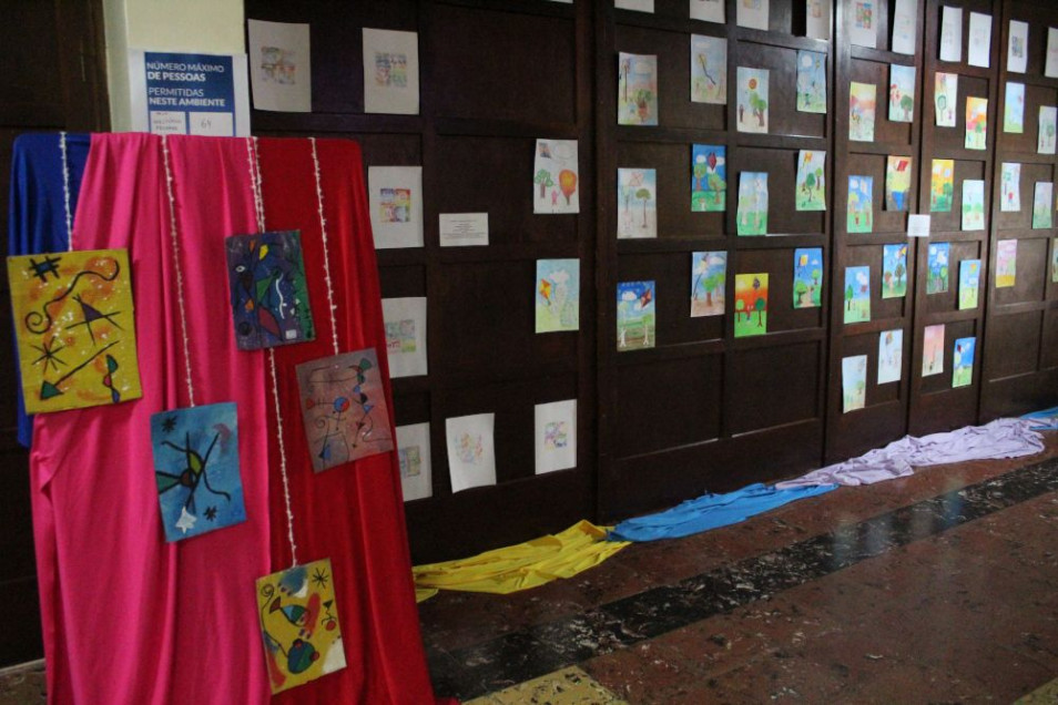 As turmas do Ensino Fundamental expõem trabalhos das aulas de Arte.