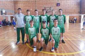 Mesmo com desfalques time de Vôlei fica entre os quatro finalistas