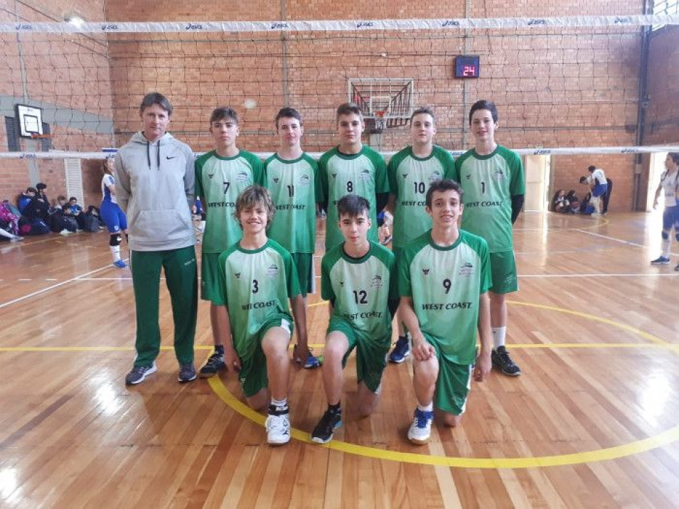 Mesmo com desfalques time de Vôlei fica entre os quatro finalistas