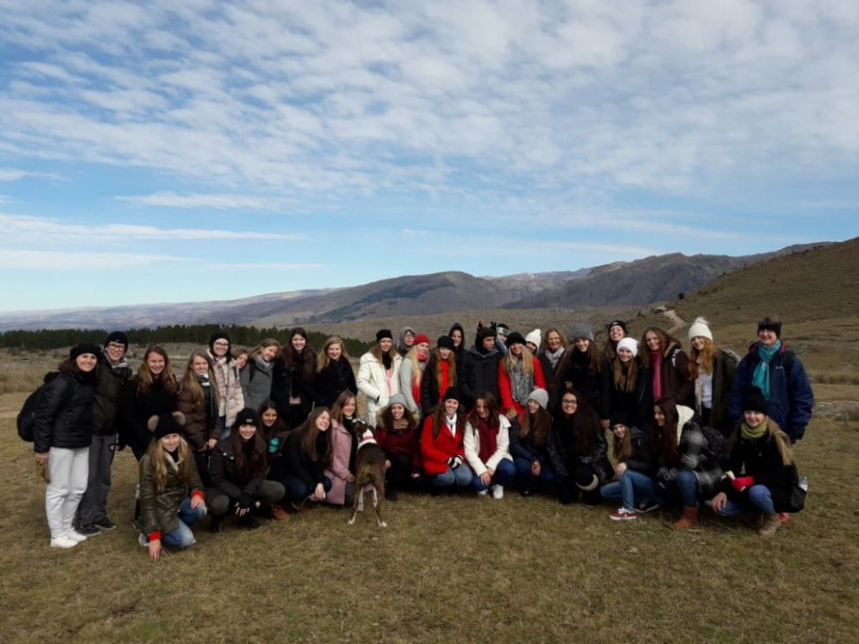 Estudantes retornam após uma semana na Argentina