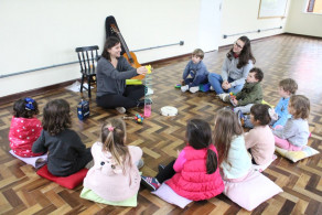 Gruppe Drei tem aula na nova sala Multiuso
