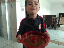 Bolo de cenoura vira tarefa das aulas remotas do Nível 5