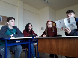 Ensino Médio faz leitura em grupo para atividade da Feira do Livro