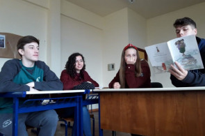 Ensino Médio faz leitura em grupo para atividade da Feira do Livro