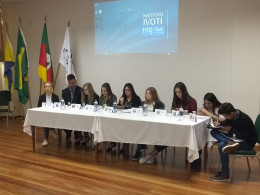 Alunos organizam debate sobre os candidatos a presidência