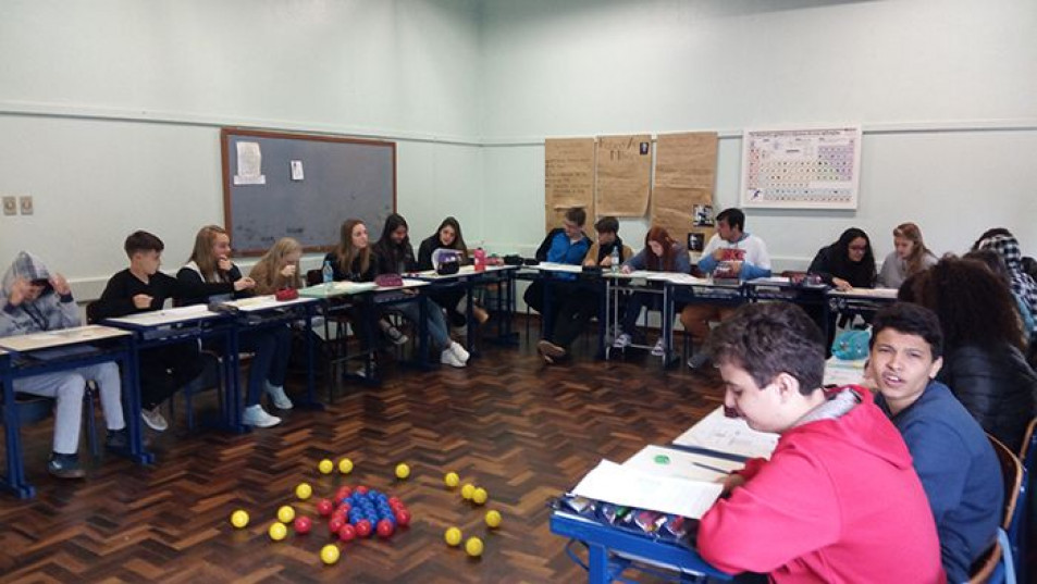 Bingo Atômico na aula de química