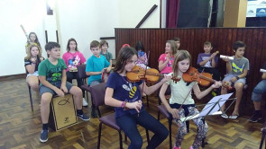 Turmas do 5º ano se organizam para tocar Beethoven