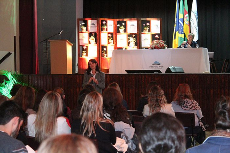 Inicia o congresso Sala de aula e sentidos: o que aprender?